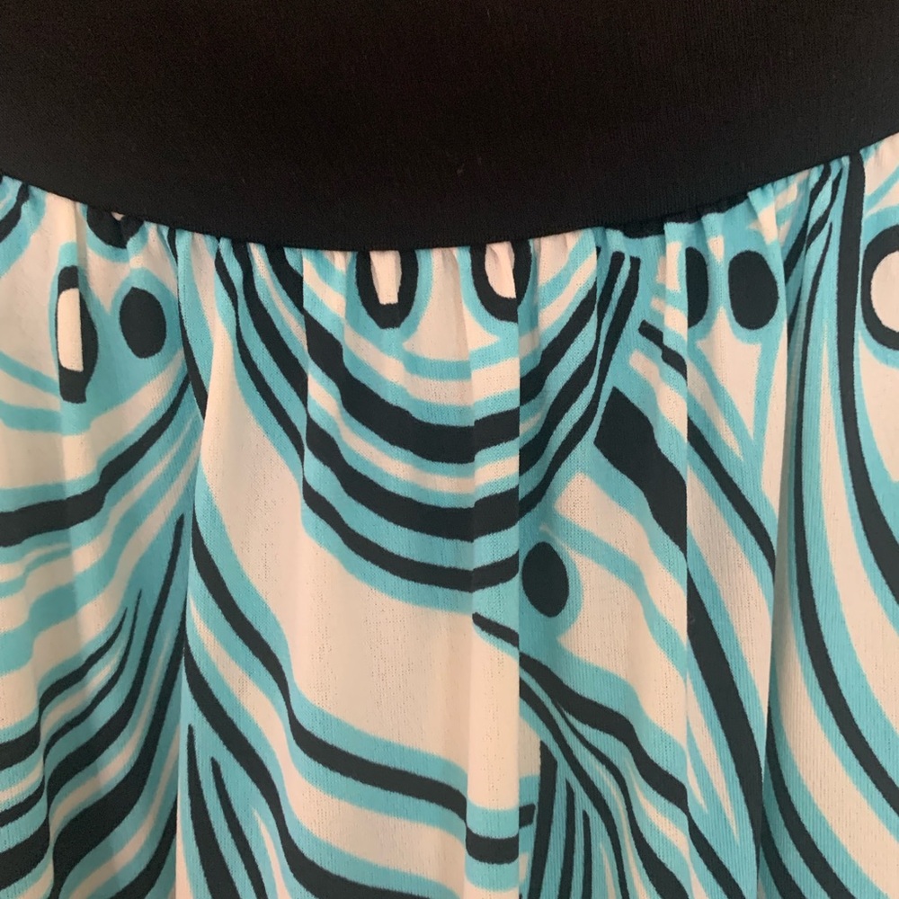 Abstract Patterned Dress Trimmed In Black - Picture 3 of 7